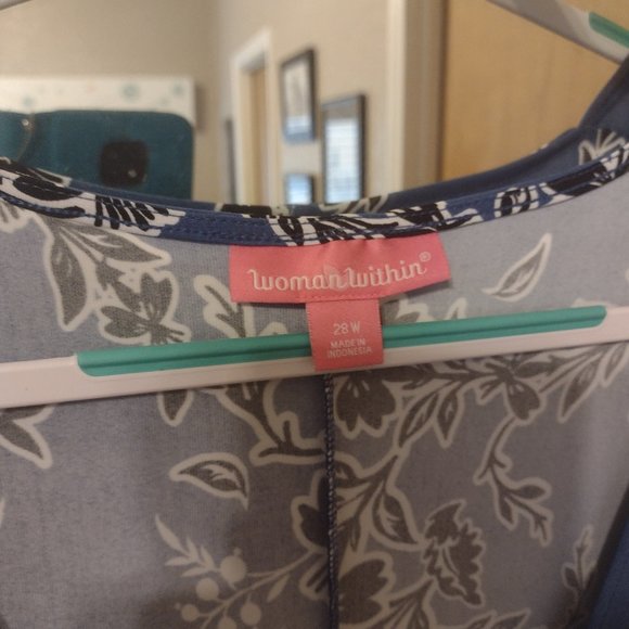 Beautiful wrap style dress - Picture 6 of 6